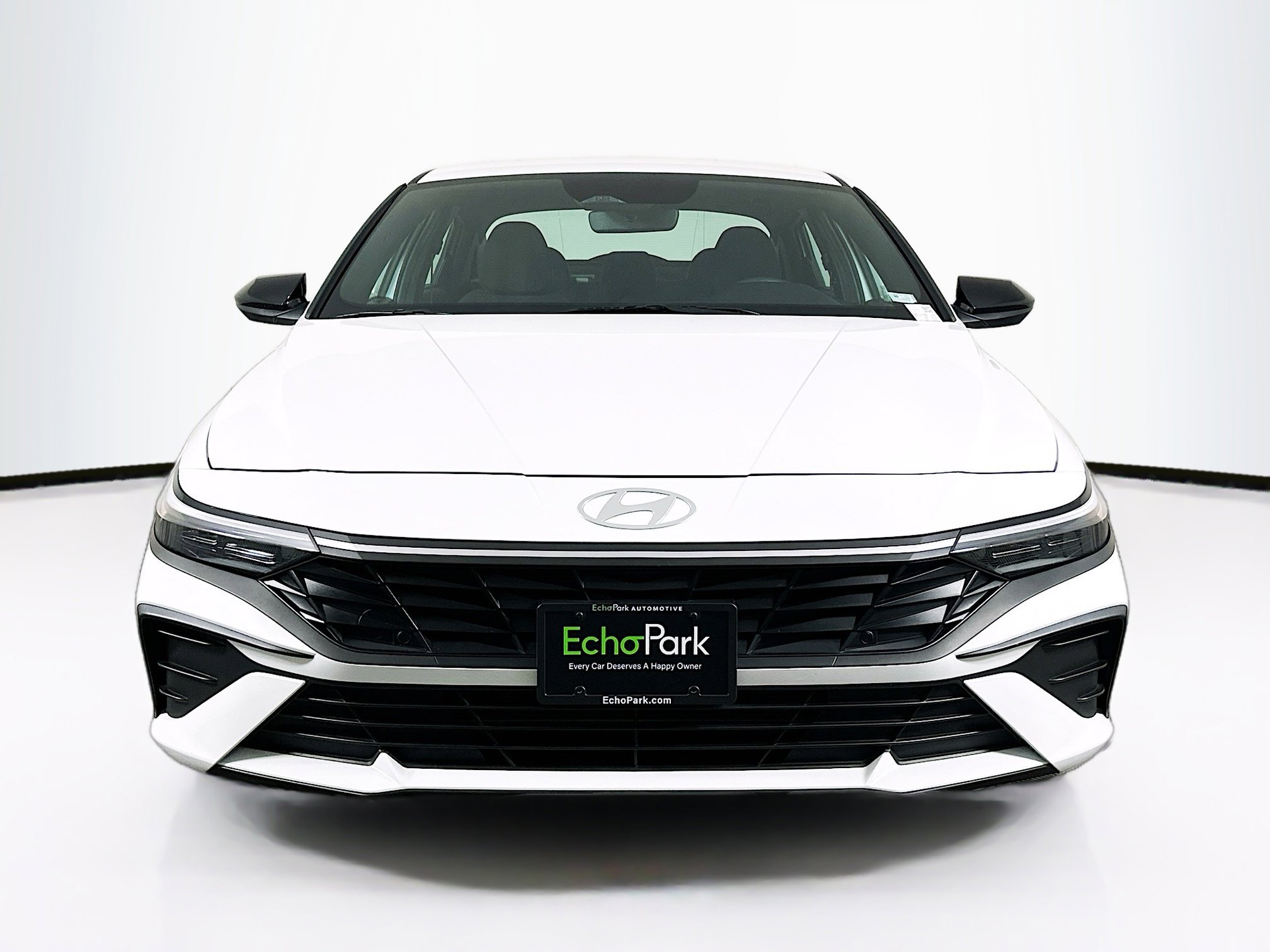 Used 2025 Hyundai Elantra Sport image 2