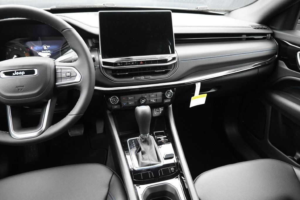 New 2026 Jeep Compass Latitude AWD/4WD image 4