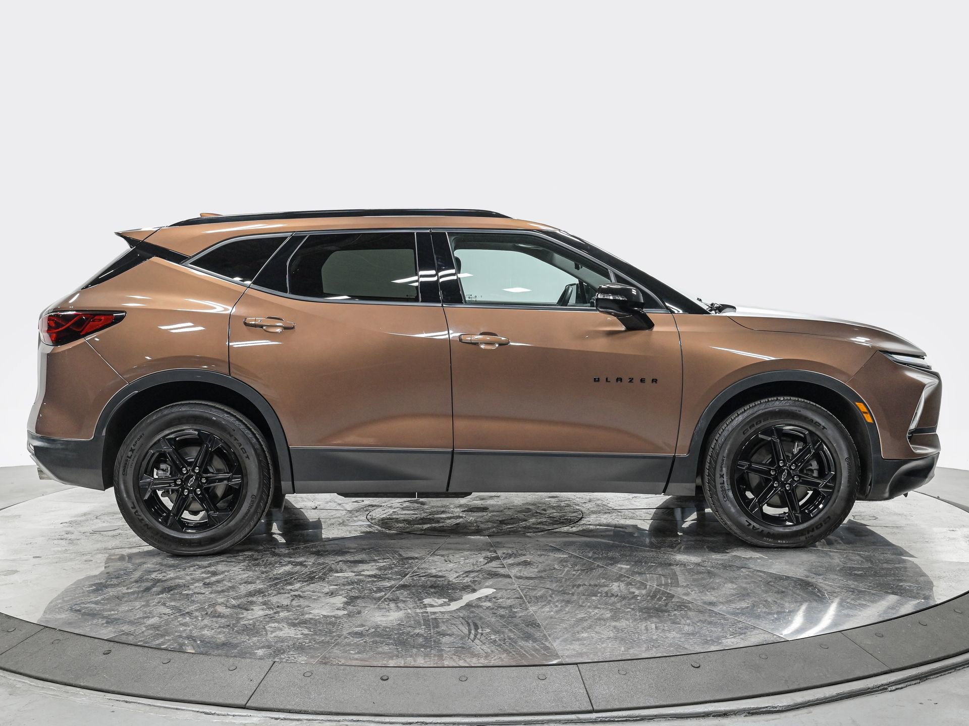 Used 2024 Chevrolet Blazer LT w/ Sound & Technology Package AWD/4WD image 8