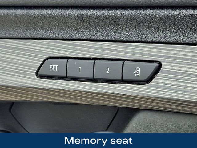 Used 2023 GMC Terrain SLT AWD/4WD image 16