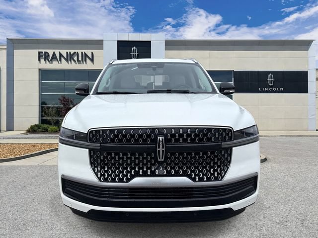 New 2026 Lincoln Navigator L Premier AWD/4WD image 2
