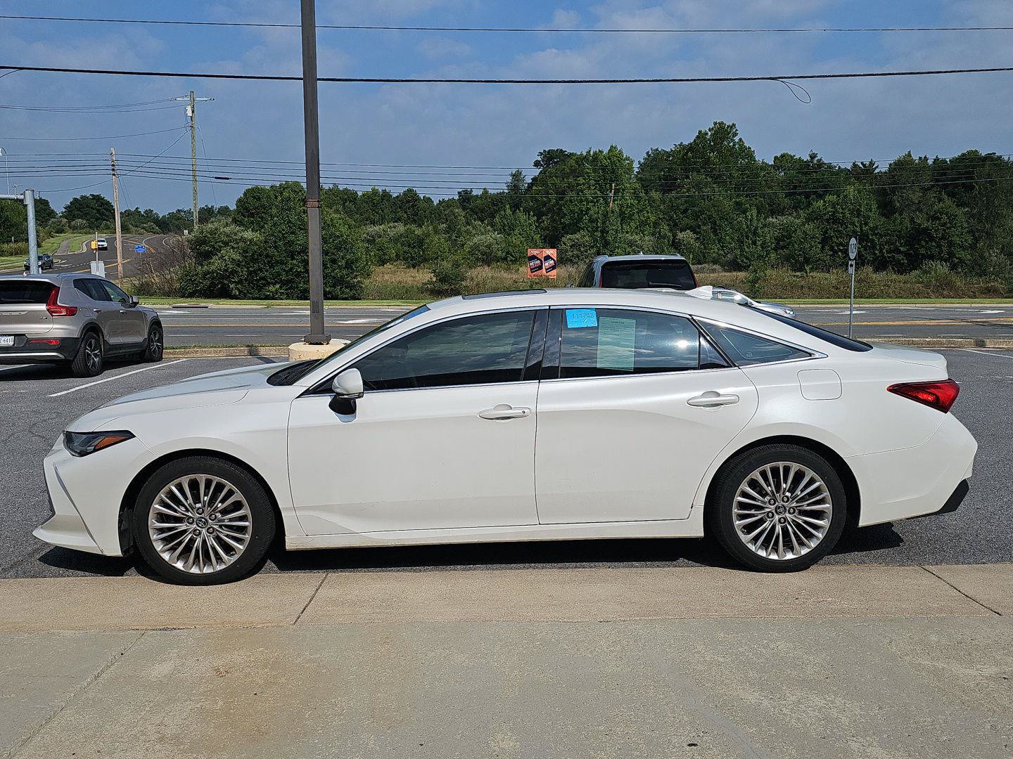 Used 2019 Toyota Avalon Limited w/ Advanced Safety Package FWD image 3