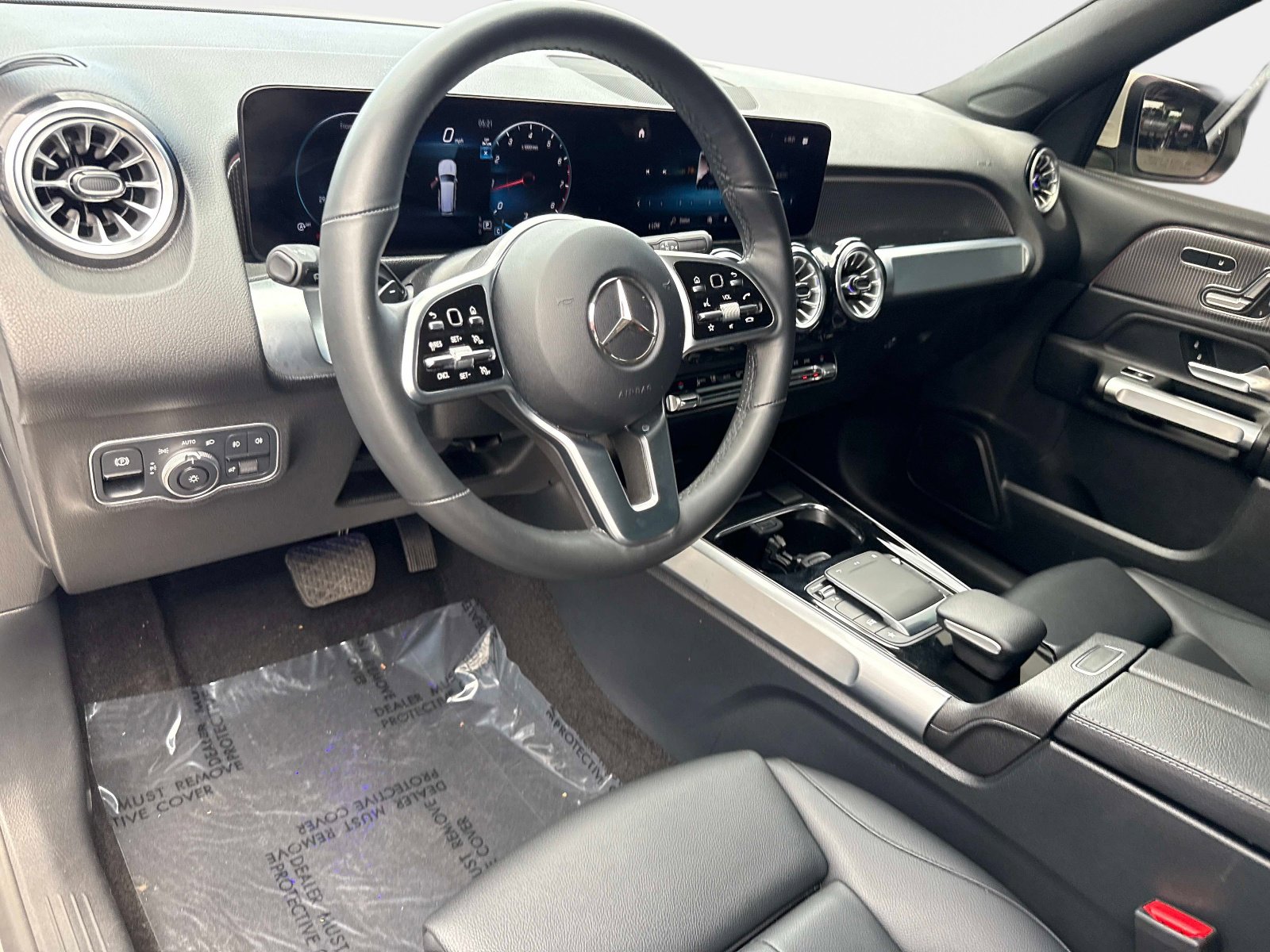 Used 2023 Mercedes-Benz GLB 250 4MATIC w/ Premium Package image 43