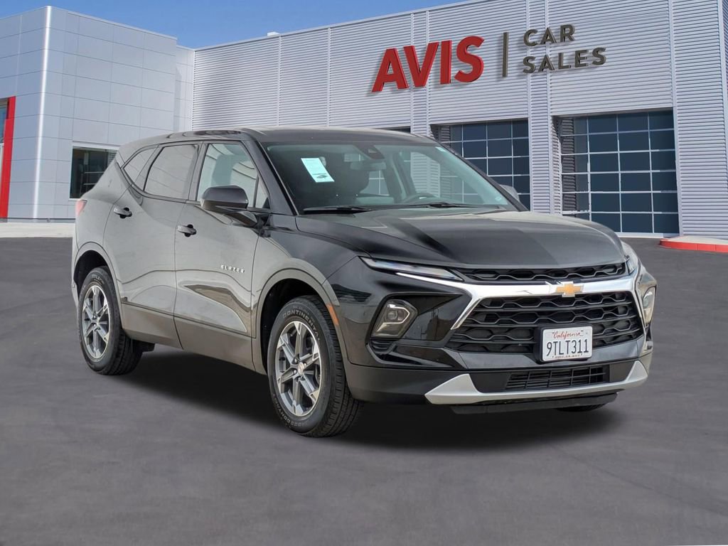 Used 2025 Chevrolet Blazer LT AWD/4WD image 3