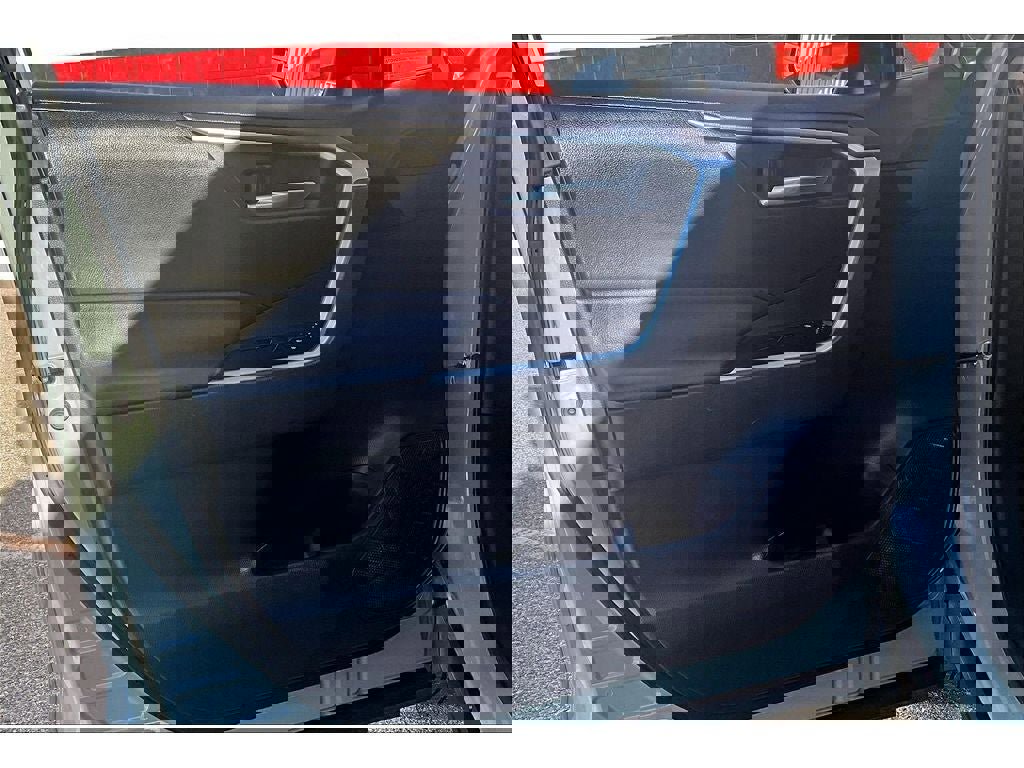 Used 2021 Toyota RAV4 XLE w/ Convenience Package image 19