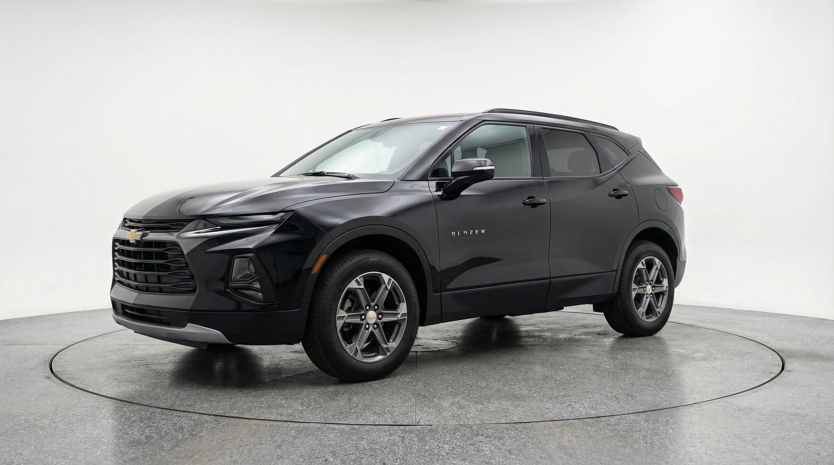 Used 2025 Chevrolet Blazer LT image 3