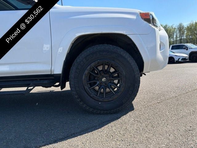 Used 2018 Toyota 4Runner SR5 Premium AWD/4WD image 3