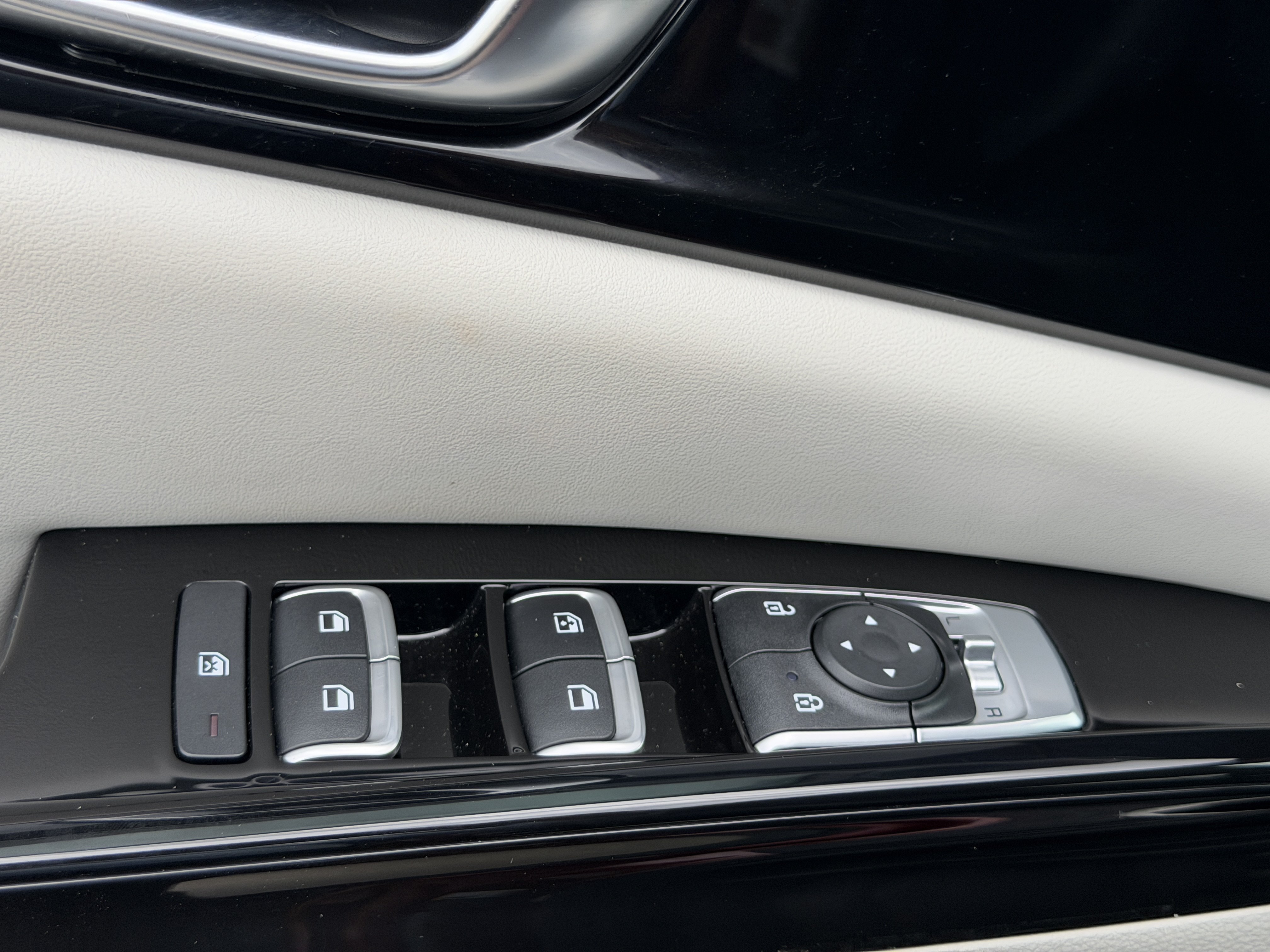 Certified 2024 Kia Carnival EX FWD image 18