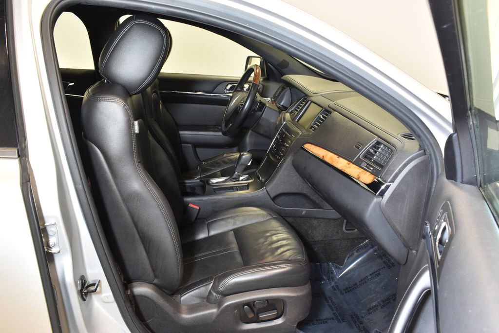 Used 2014 Lincoln MKS image 31