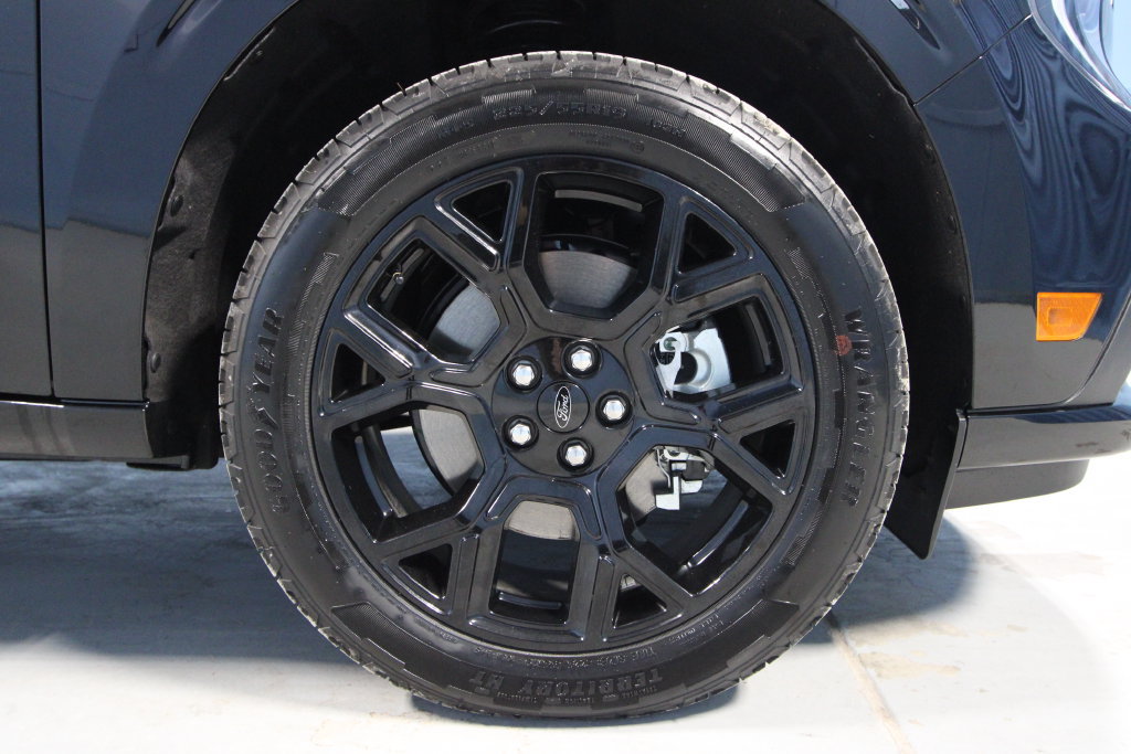 Used 2025 Ford Maverick Lobo AWD/4WD image 38