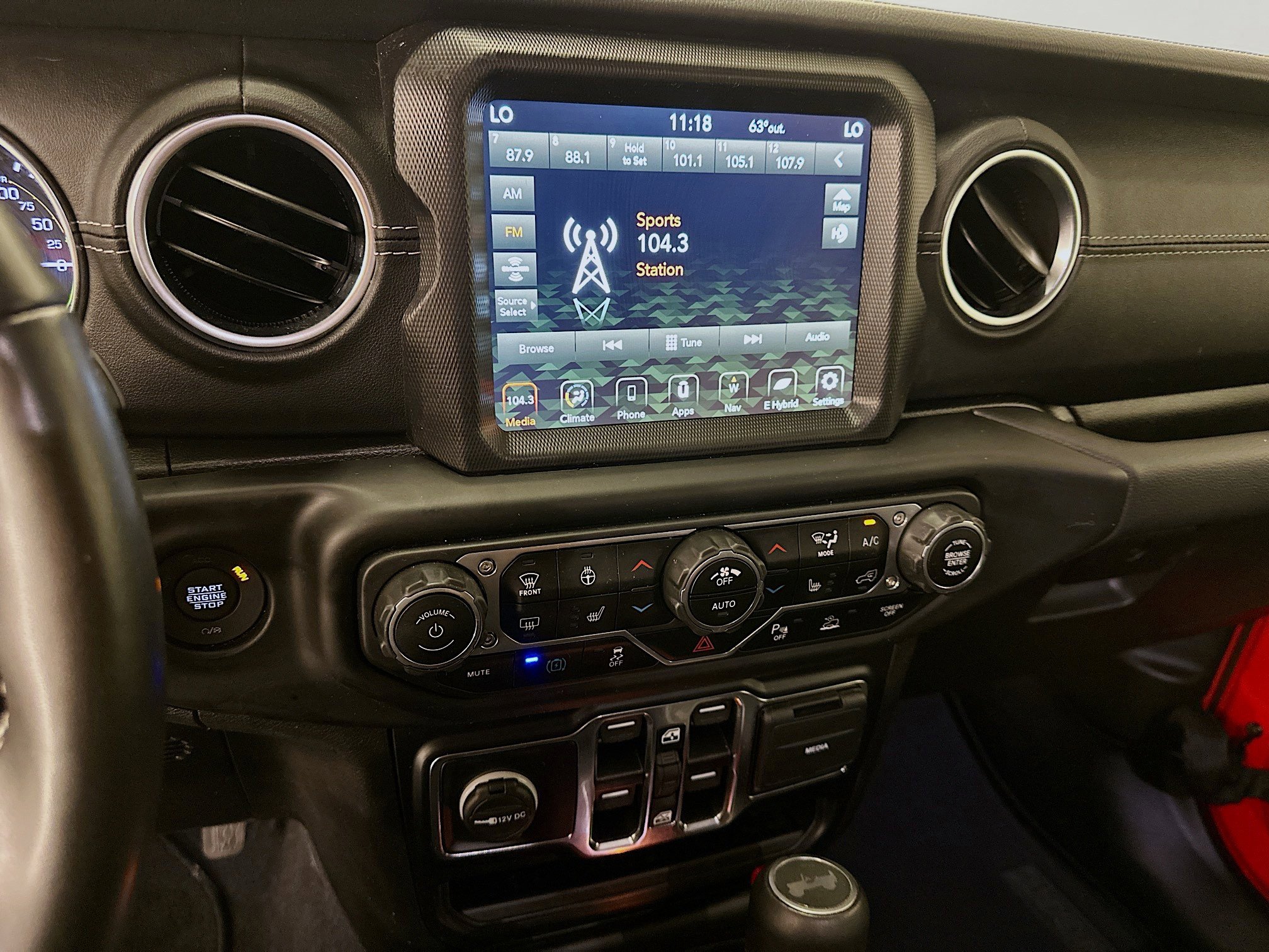 Used 2022 Jeep Wrangler Sahara w/ Cold Weather Group image 26