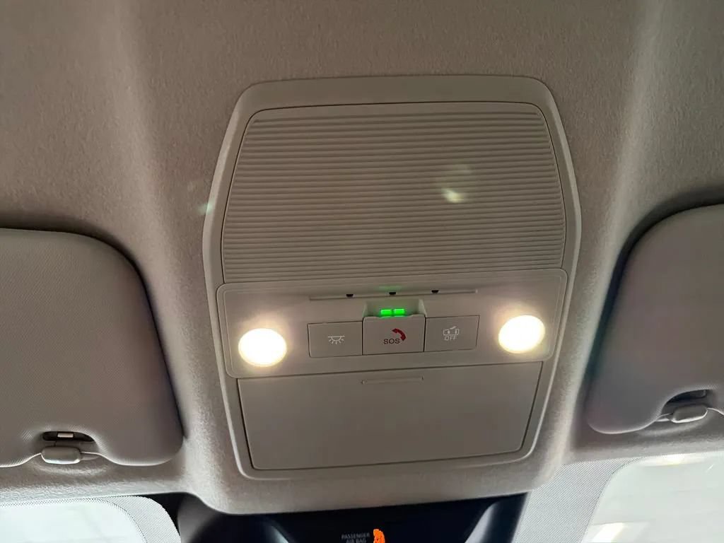 Used 2026 Nissan Kicks SR FWD image 15