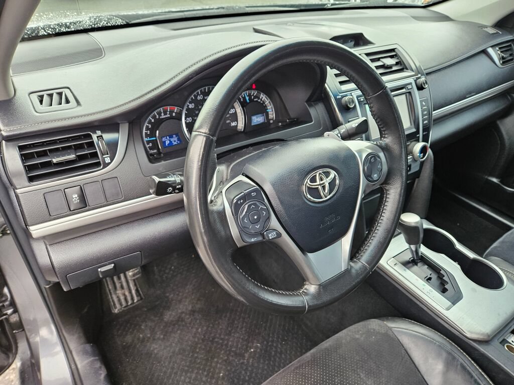 Used 2012 Toyota Camry SE w/ Leather Pkg FWD image 18