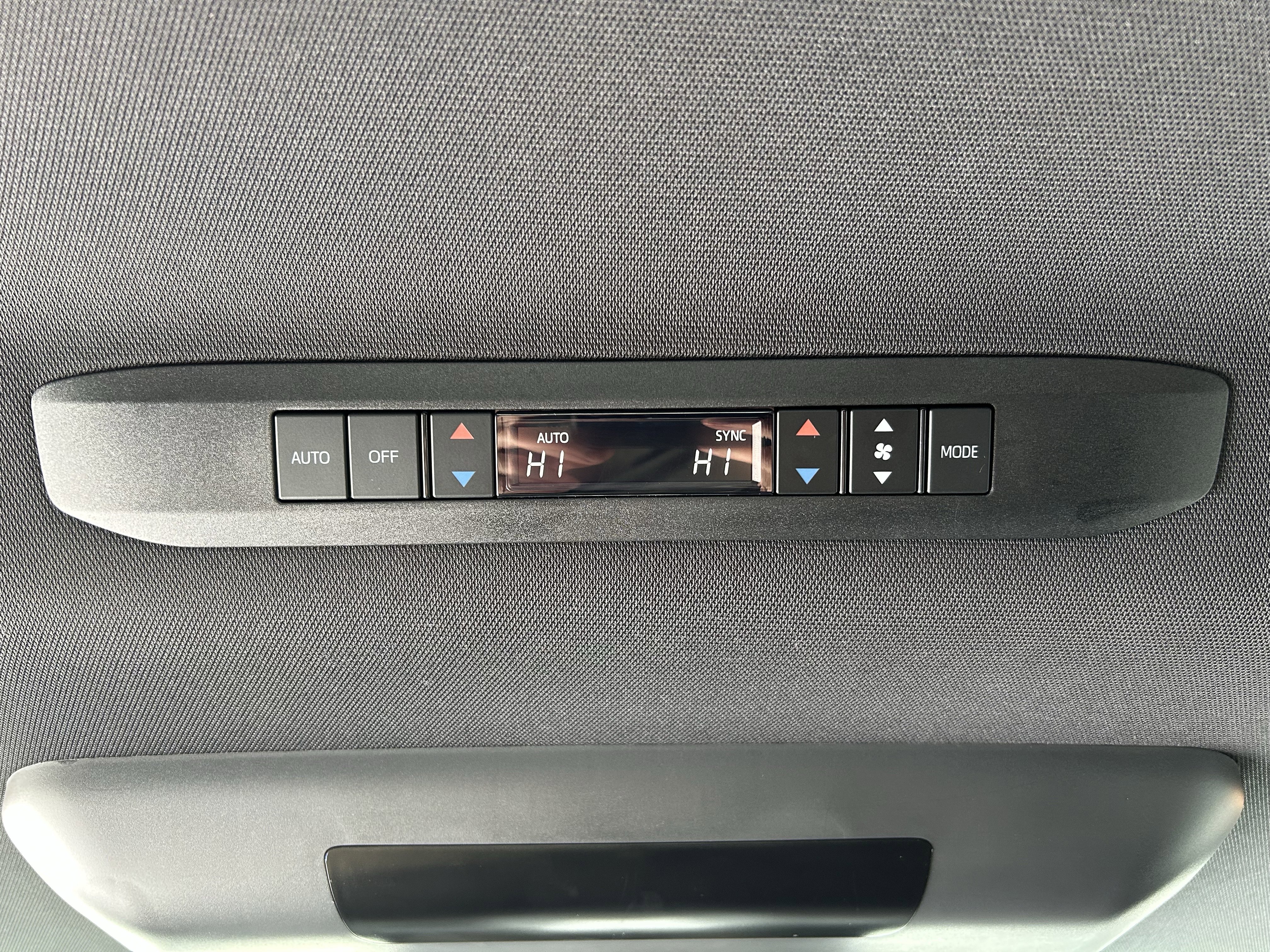 Used 2025 Toyota Sienna Limited image 22