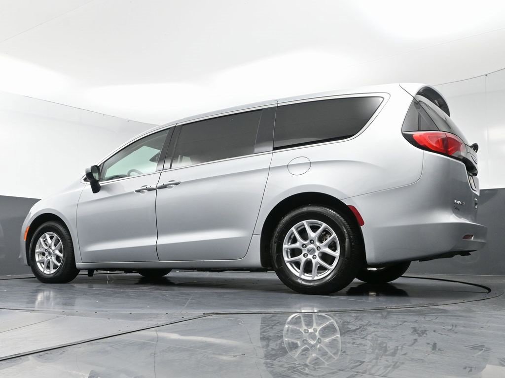 Used 2023 Chrysler Voyager LX image 51