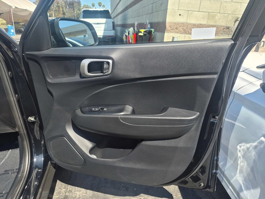 Used 2026 Hyundai Venue SE FWD image 21
