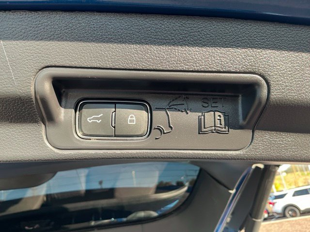 Used 2022 Ford Explorer XLT AWD/4WD image 9