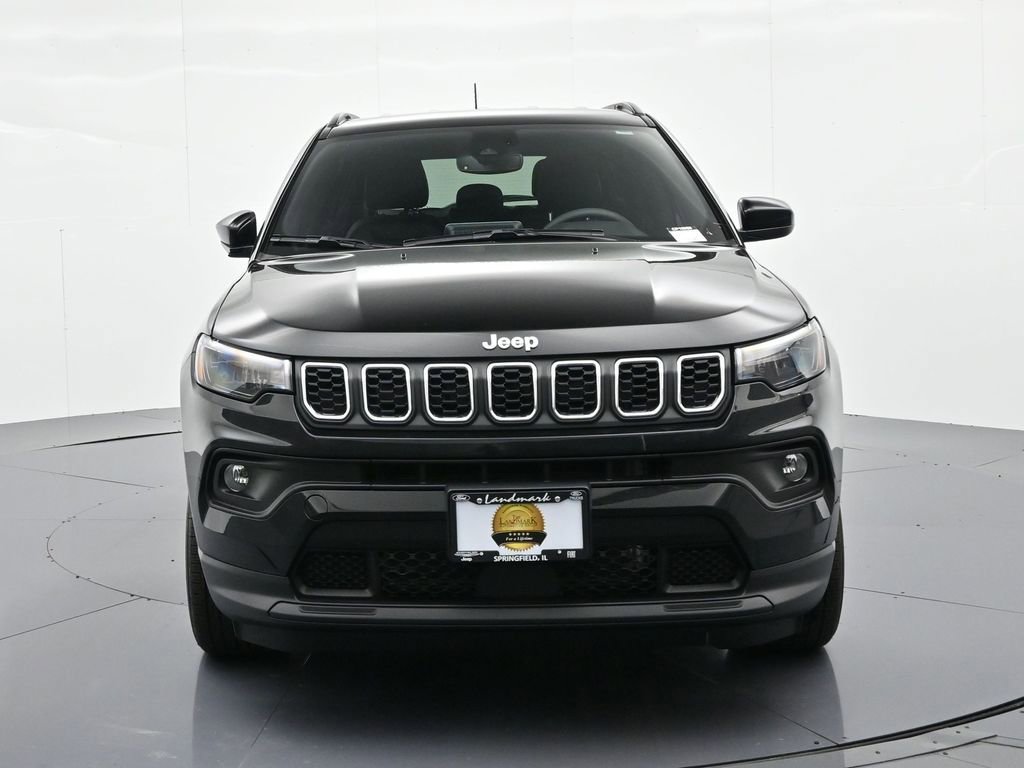 Used 2025 Jeep Compass Latitude w/ Convenience Group AWD/4WD image 3