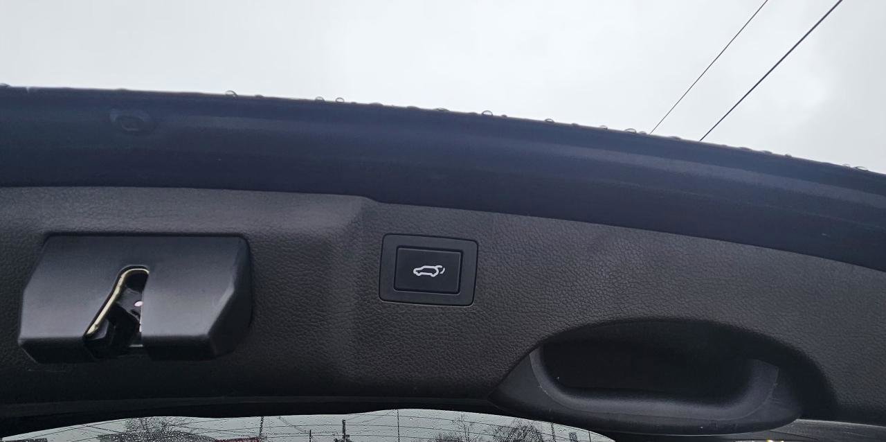 Used 2018 Hyundai Santa Fe SE Ultimate 3.3L Auto AWD image 23