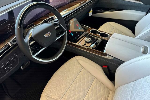 New 2026 Cadillac Escalade Platinum Luxury w/ LPO, Floor Liner Package AWD/4WD image 10