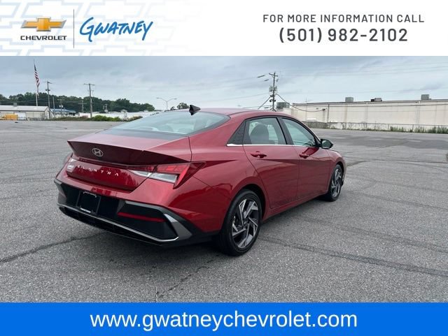 Used 2025 Hyundai Elantra SEL FWD image 5