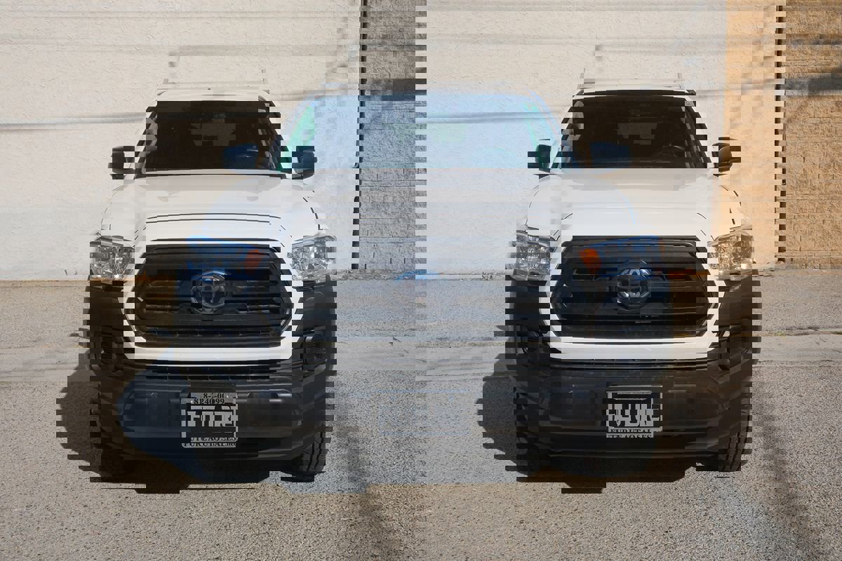 Used 2022 Toyota Tacoma SR image 2