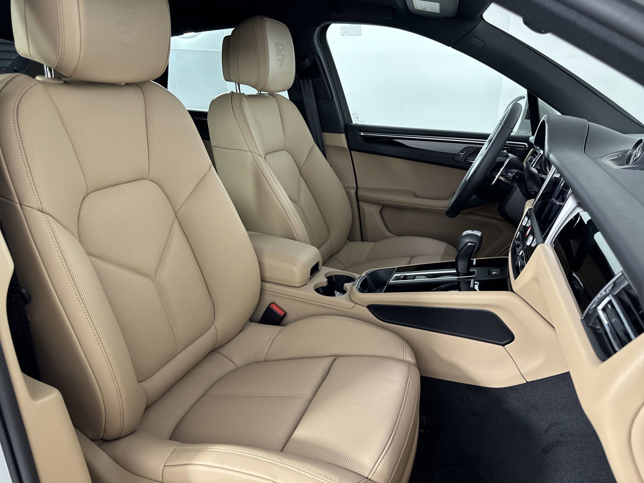 Certified 2025 Porsche Macan image 29