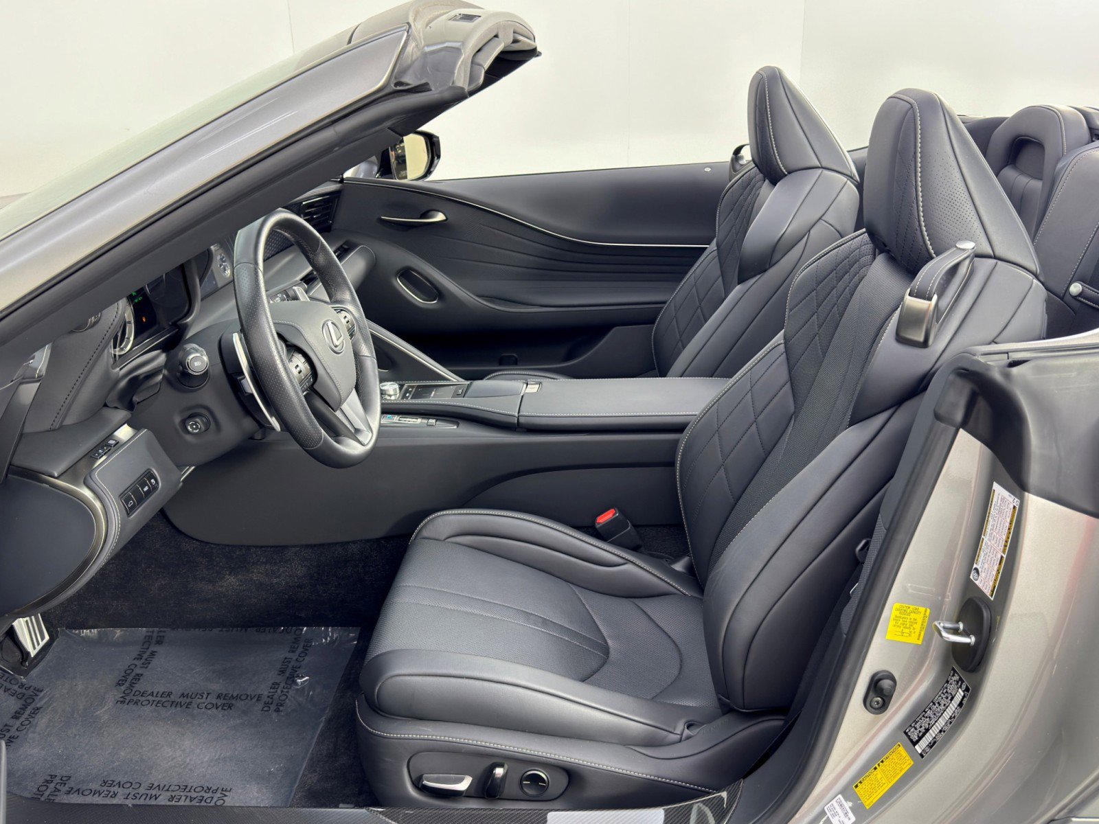 Used 2023 Lexus LC 500 Convertible image 16