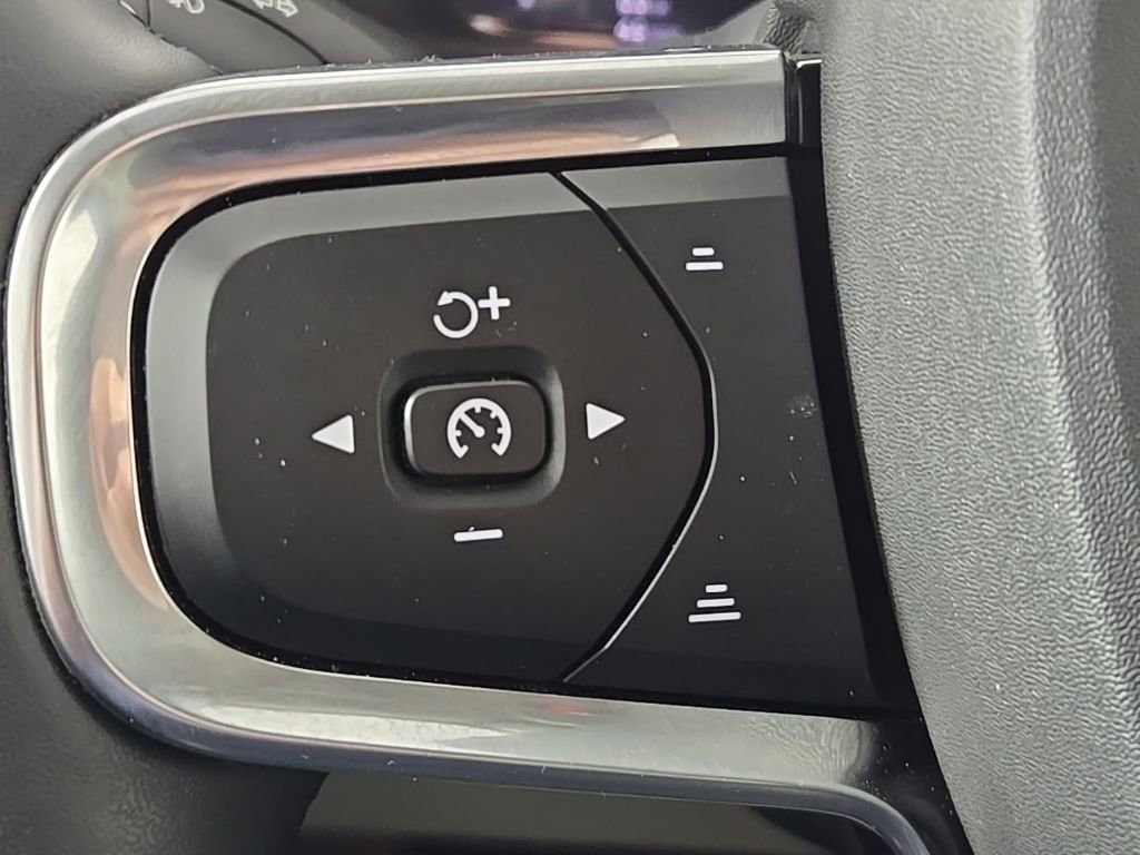 Certified 2024 Volvo XC40 B5 Plus w/ Climate Package image 24