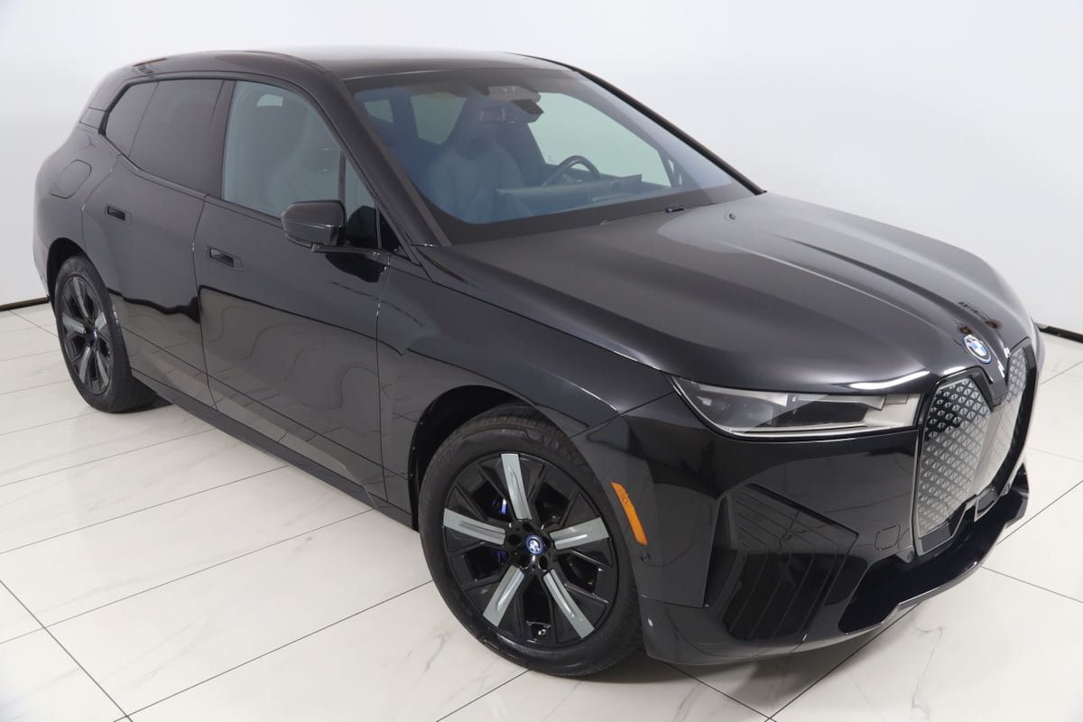 Used 2023 BMW iX xDrive50 w/ Sport Package AWD/4WD image 20
