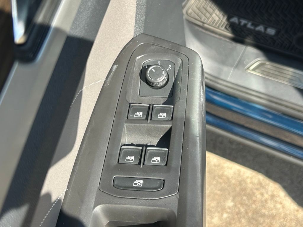 Used 2022 Volkswagen Atlas SE image 35