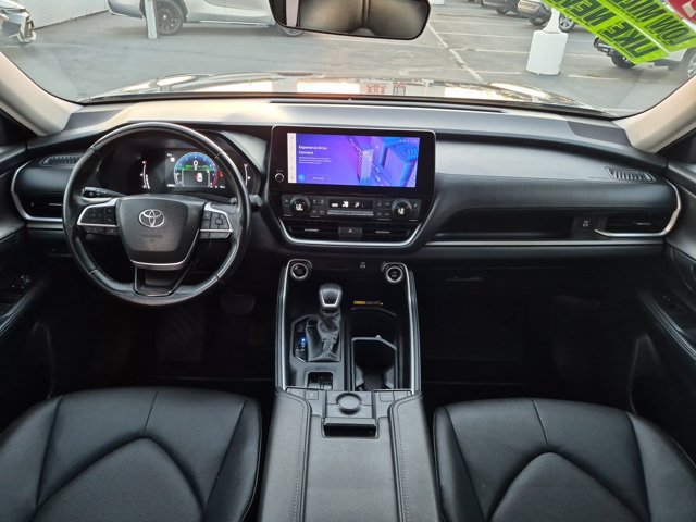 Used 2024 Toyota Grand Highlander AWD image 15