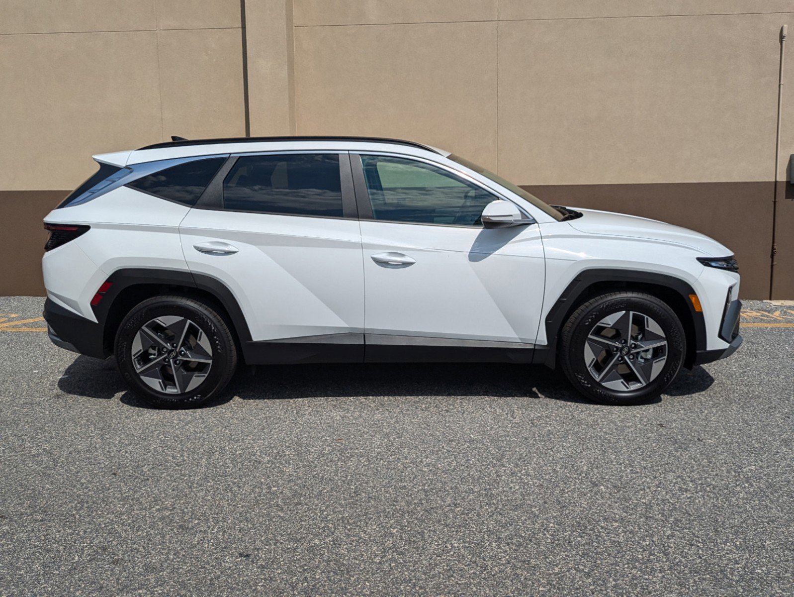 New 2025 Hyundai Tucson SEL image 3