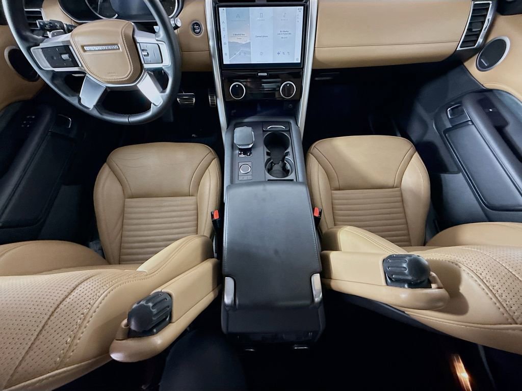 Used 2023 Land Rover Discovery Metropolitan Edition image 17