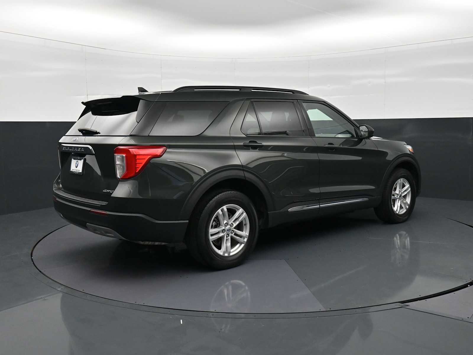 Used 2022 Ford Explorer XLT w/ Equipment Group 202A AWD/4WD image 5