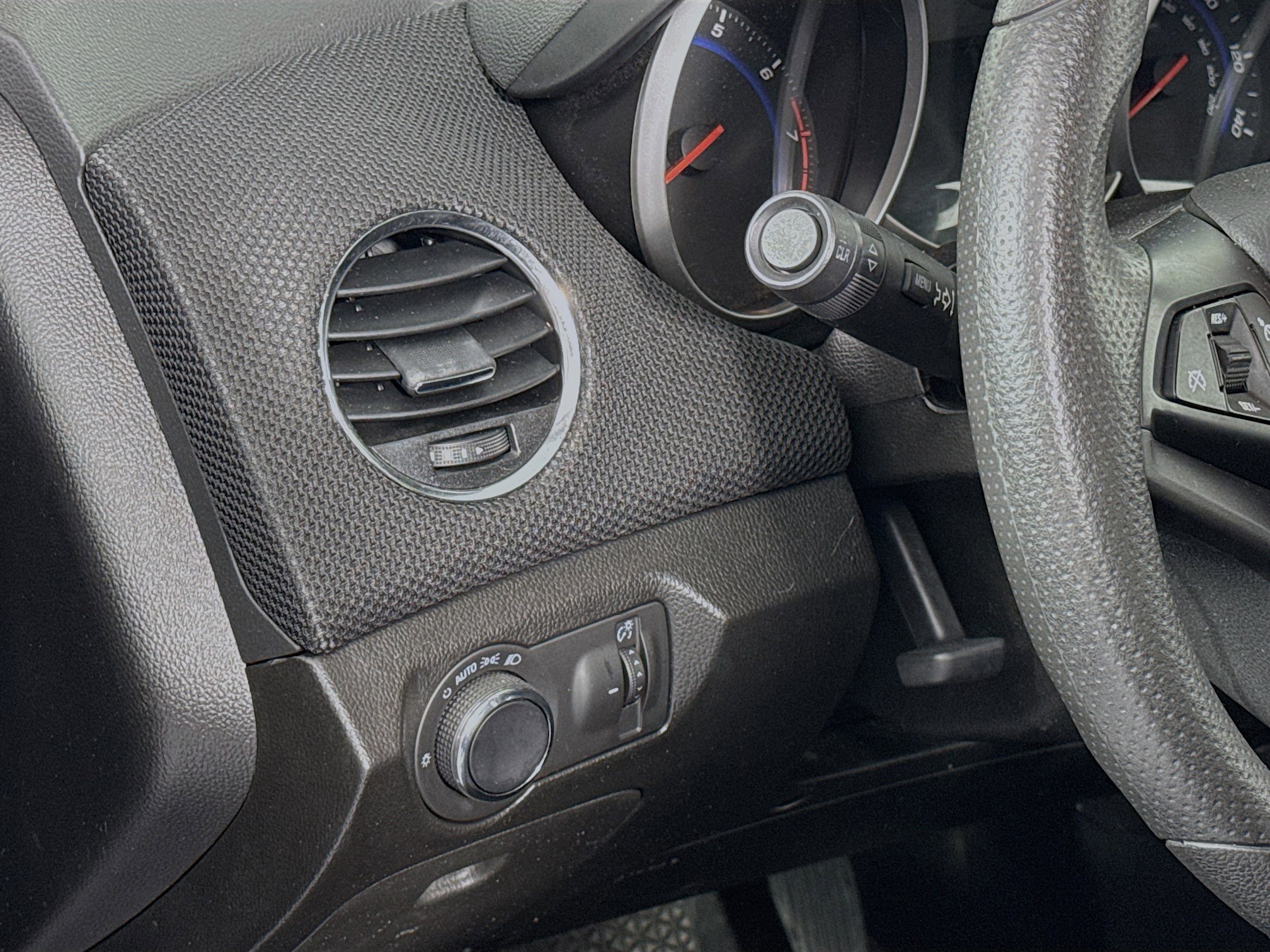 Used 2016 Chevrolet Cruze LT image 10