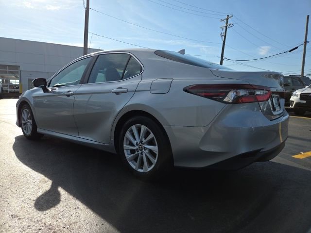 Used 2021 Toyota Camry LE image 5