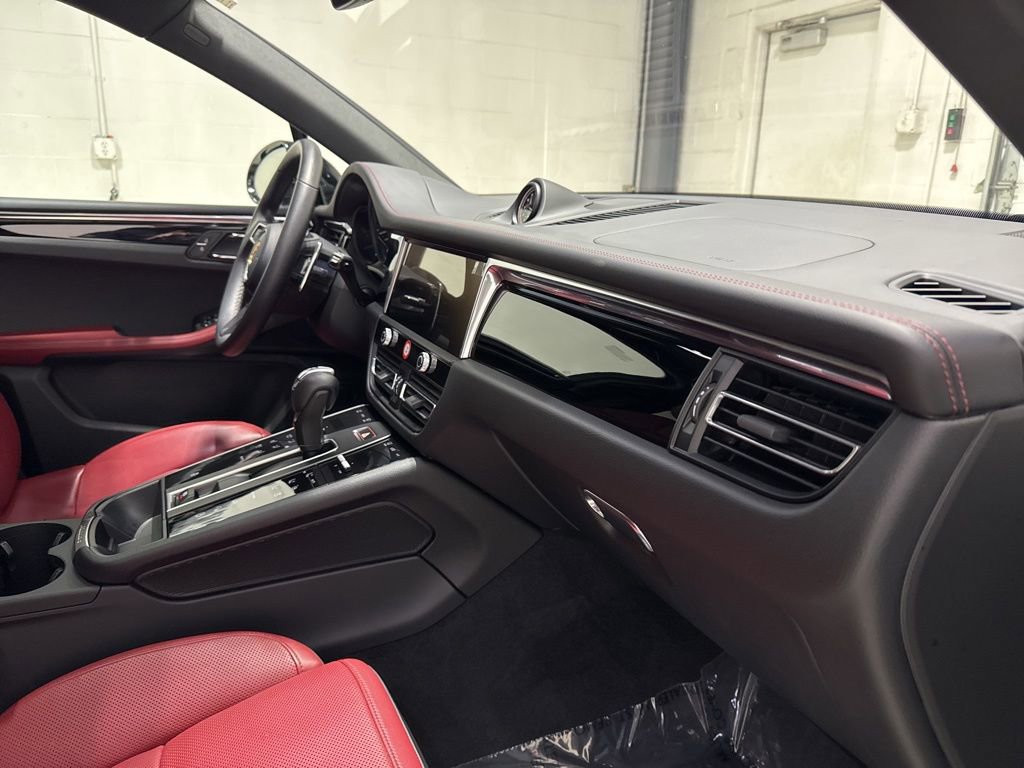 Used 2025 Porsche Macan Turbo image 34