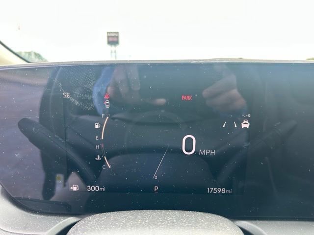 Used 2024 Buick Encore GX Avenir image 30