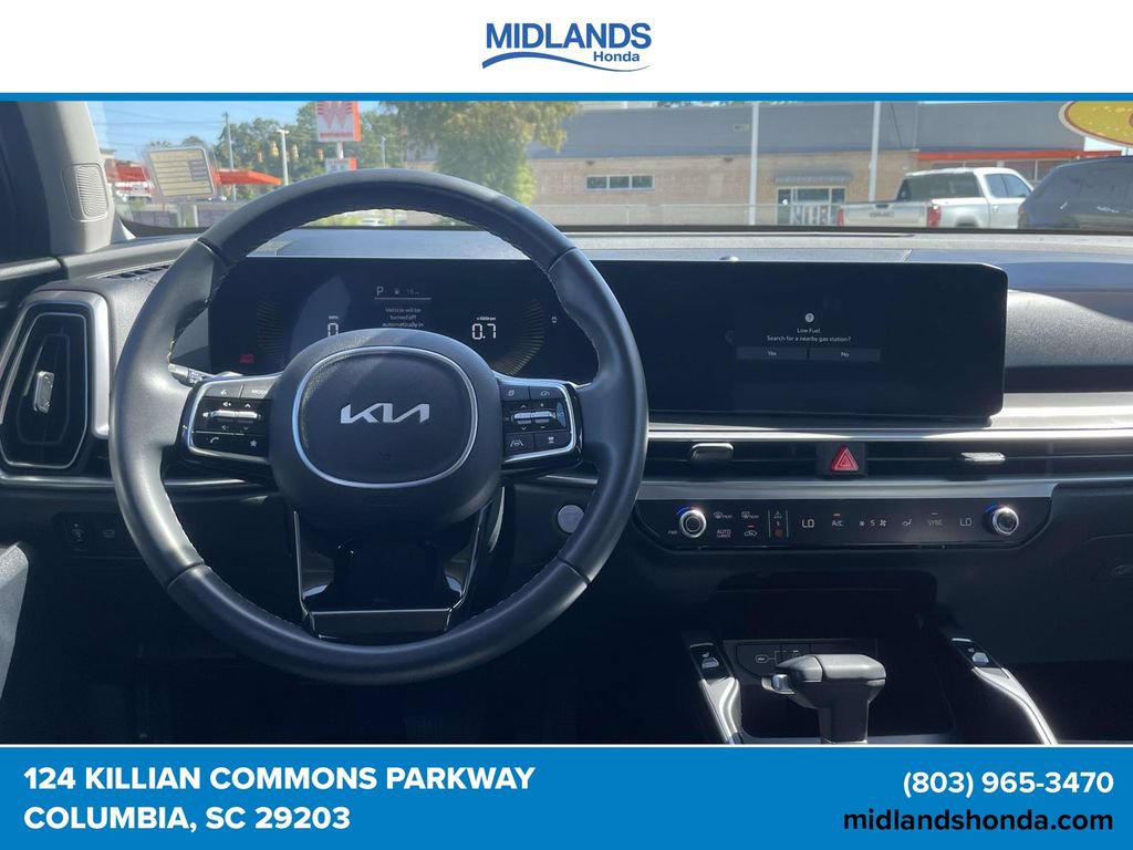 Used 2025 Kia Sorento EX FWD image 13