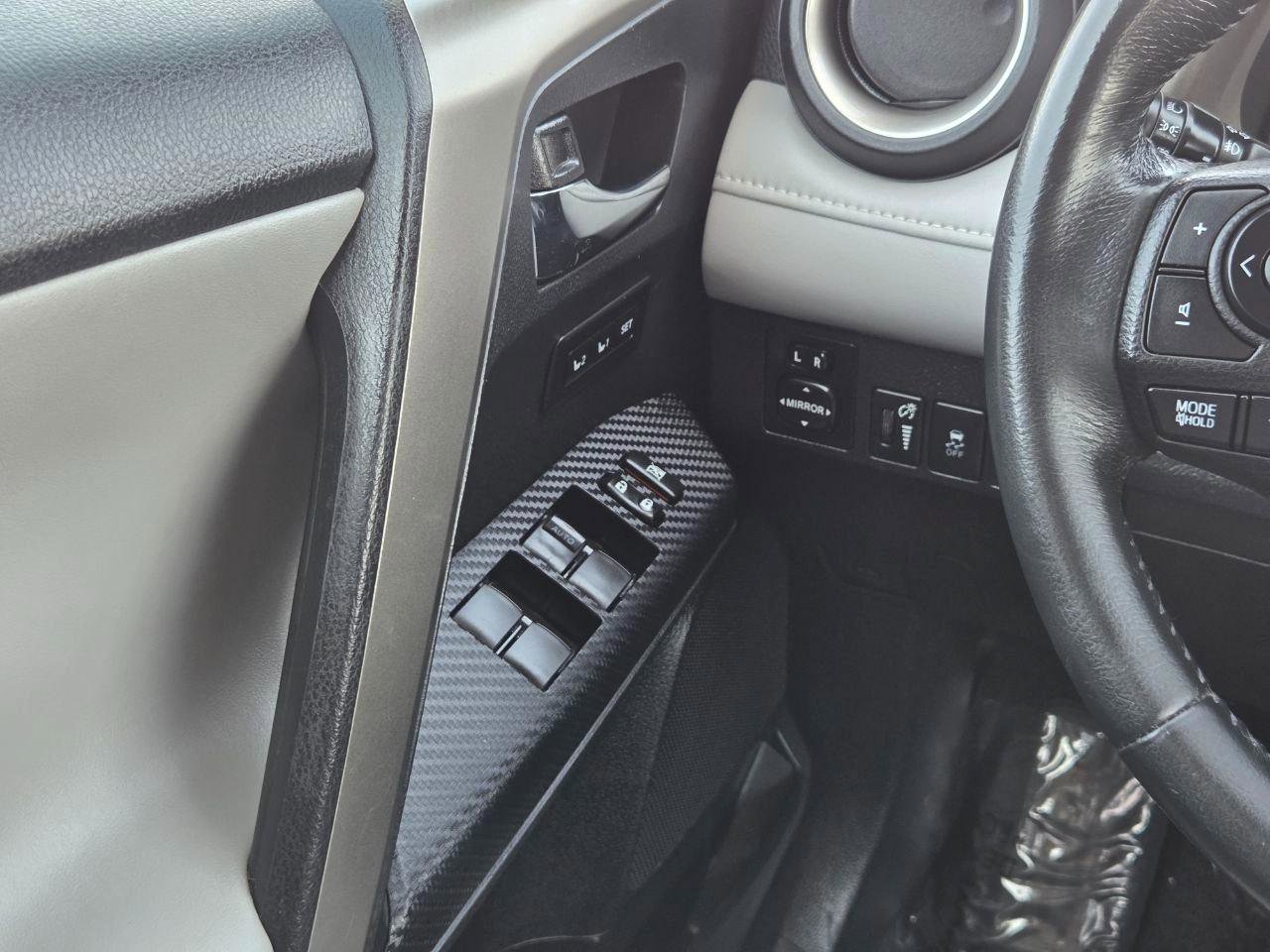 Used 2014 Toyota RAV4 Limited image 22