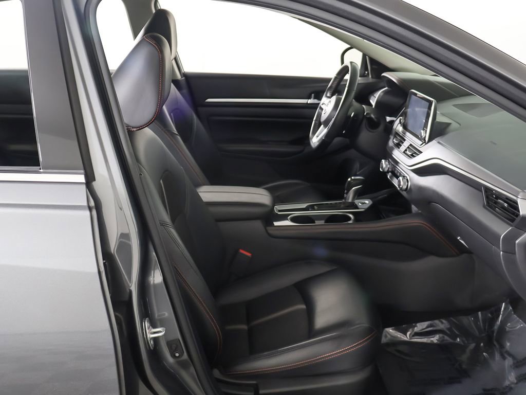 Used 2024 Nissan Altima 2.5 SR image 23