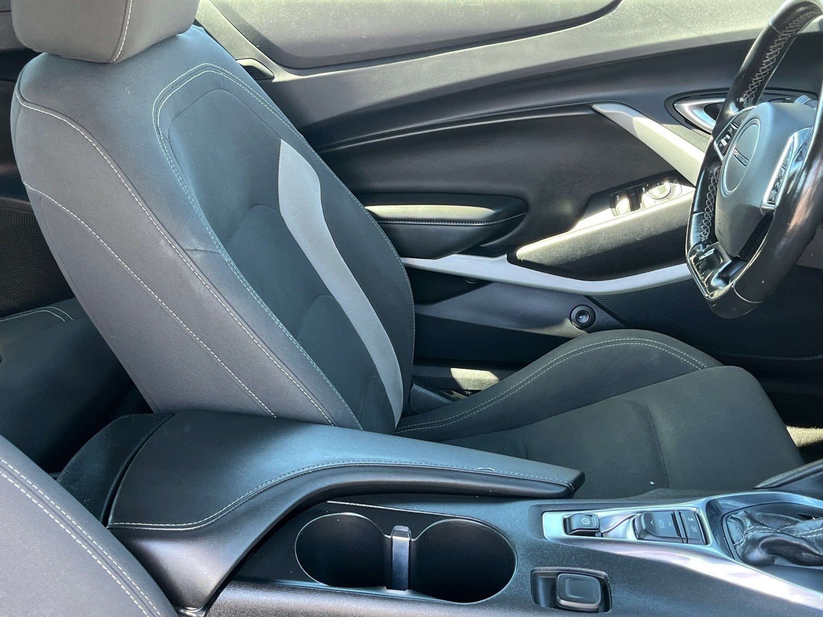 Used 2023 Chevrolet Camaro LT RWD image 10
