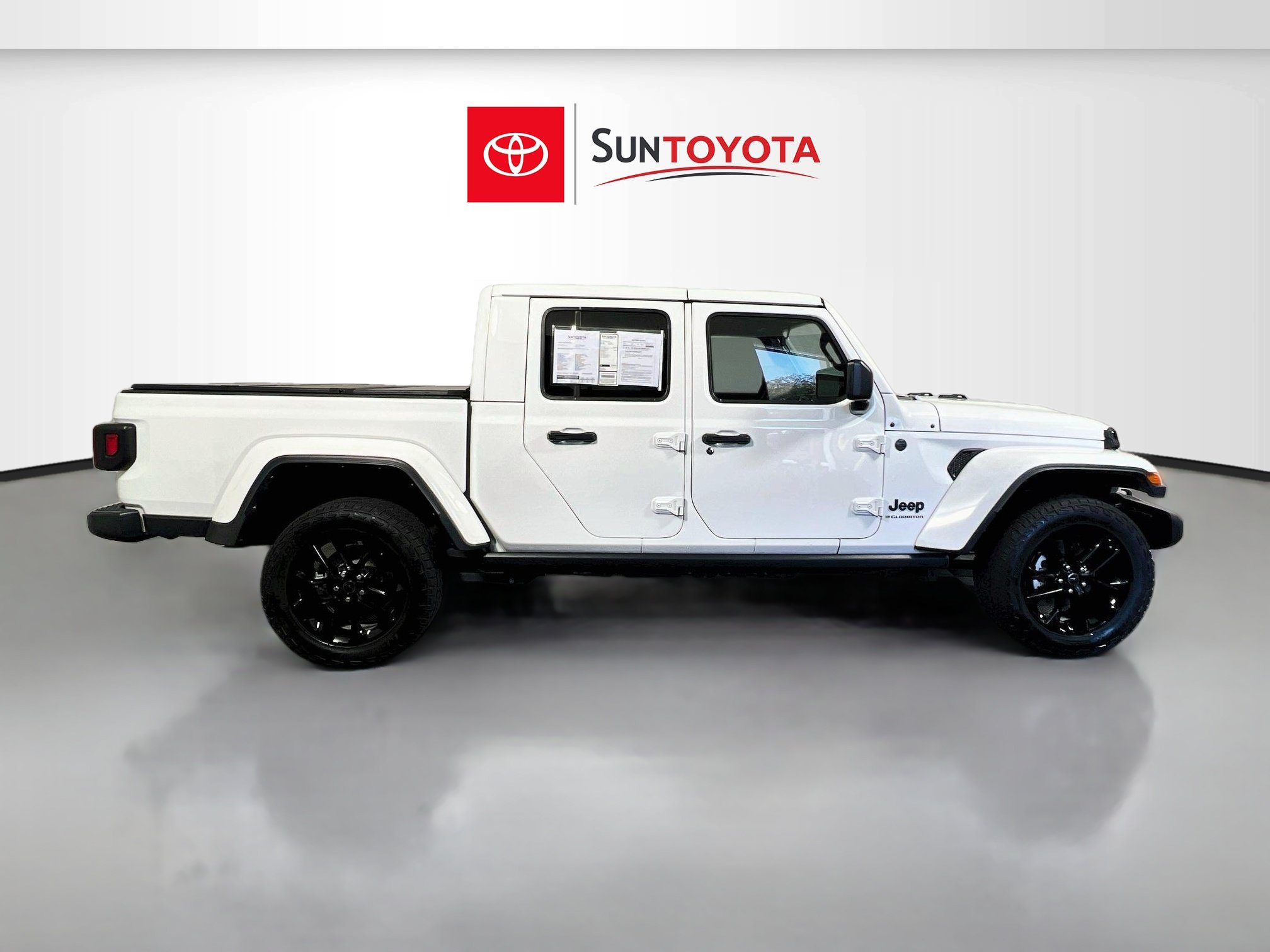 Used 2024 Jeep Gladiator Sport AWD/4WD image 2