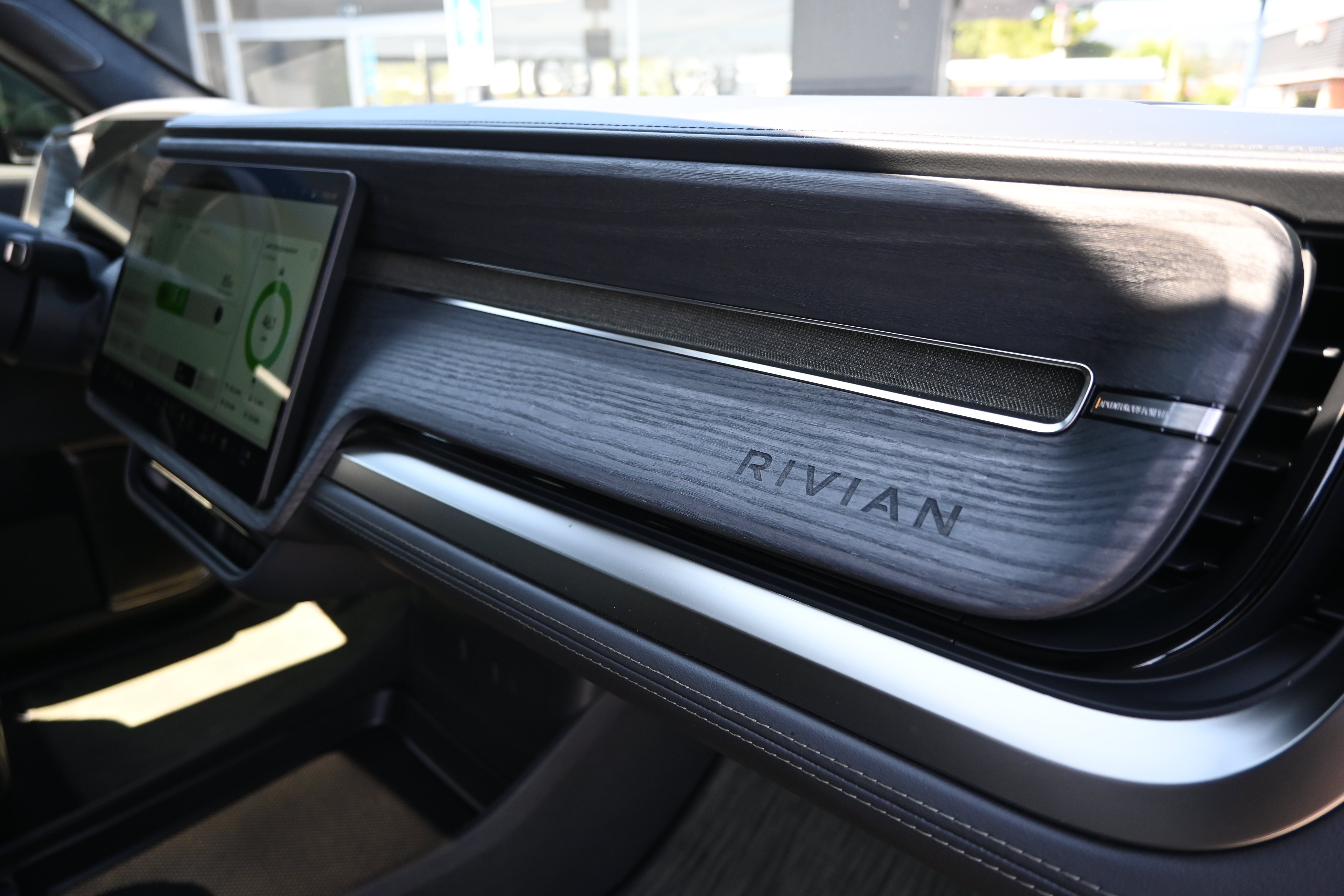 Used 2023 Rivian R1S Adventure AWD/4WD image 30