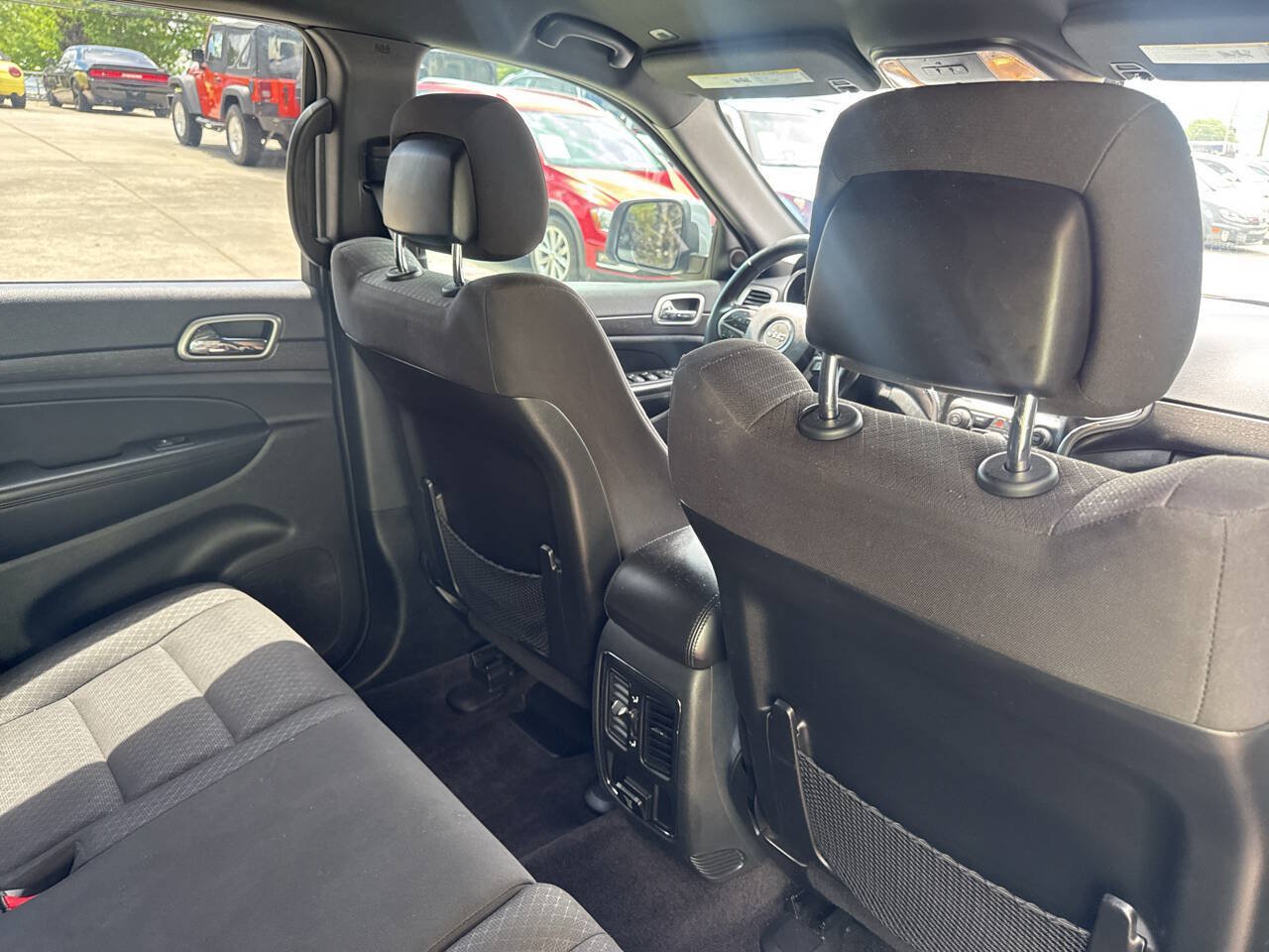 Used 2018 Jeep Grand Cherokee Laredo RWD image 14