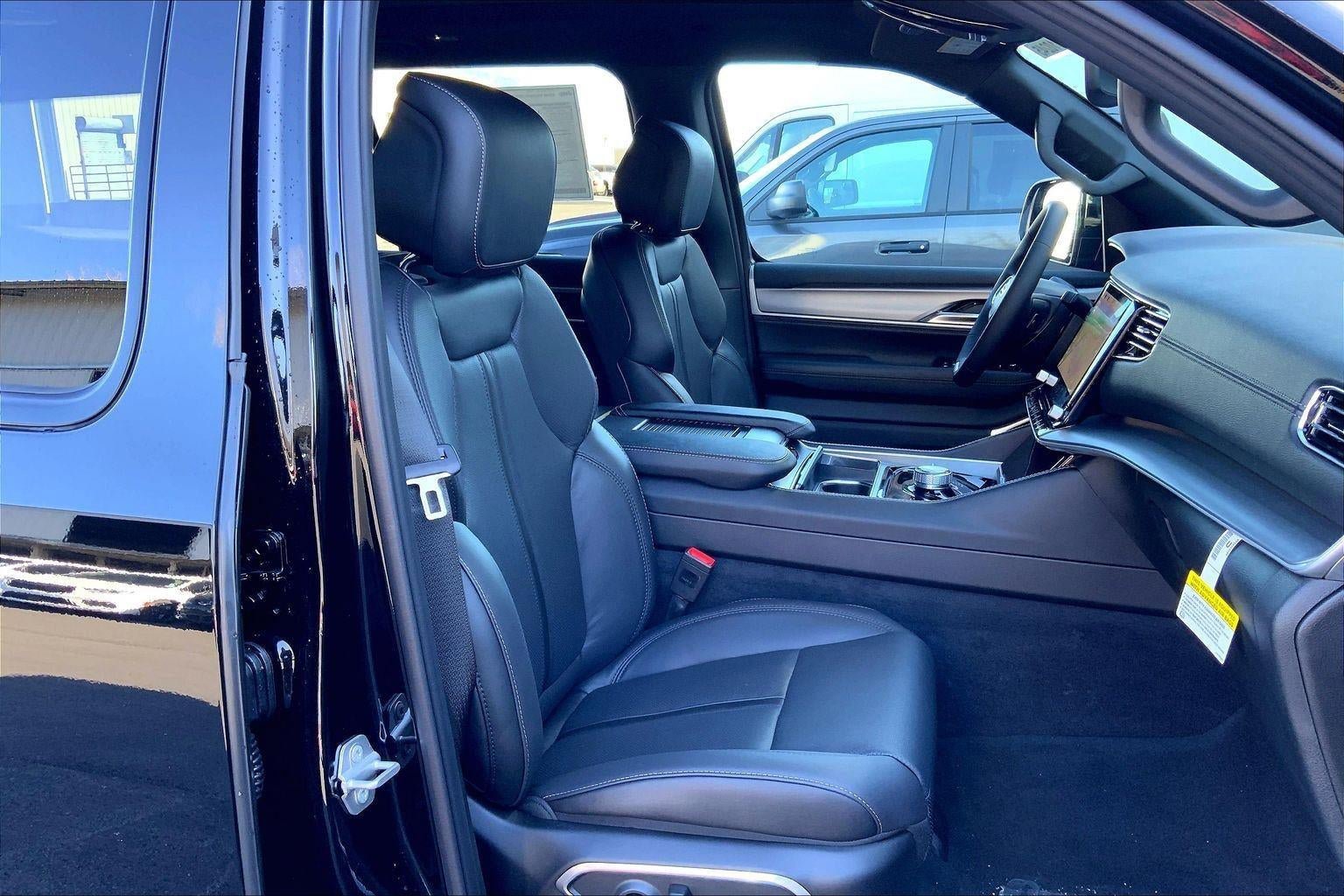 New 2026 Jeep Grand Wagoneer Limited w/ Premium Group II image 25
