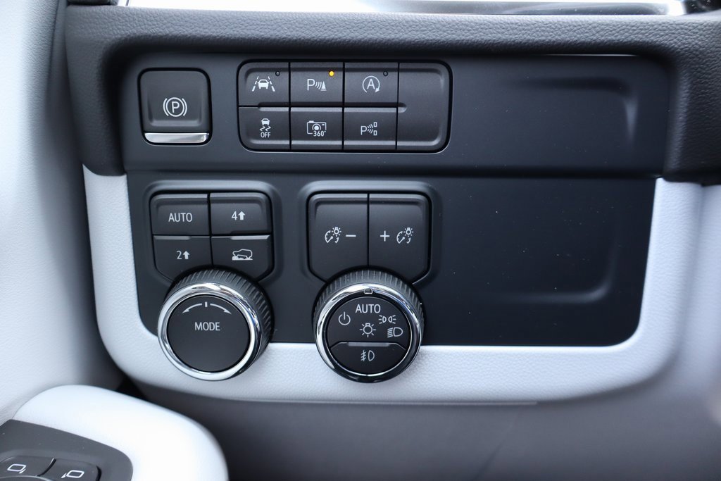 New 2025 Chevrolet Suburban Premier image 17