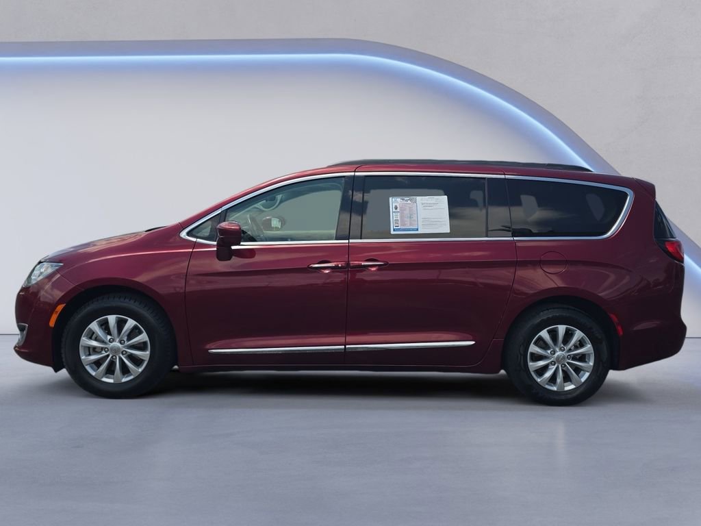 Used 2017 Chrysler Pacifica Touring-L FWD image 2