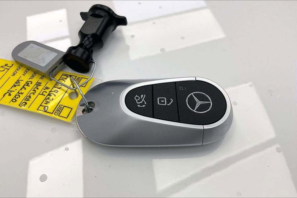 Used 2024 Mercedes-Benz GLC 300 4MATIC image 9